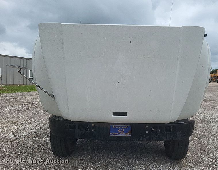 image for item DR4816 2000 International  4900 oil distributor truck