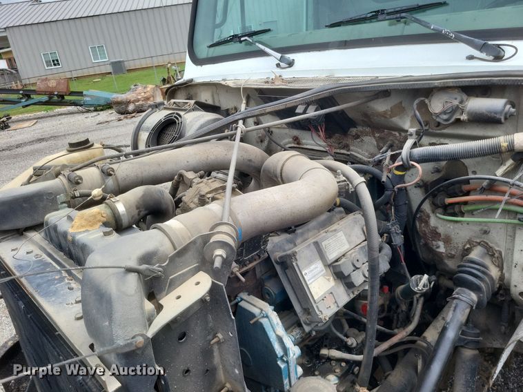 image for item DR4816 2000 International  4900 oil distributor truck