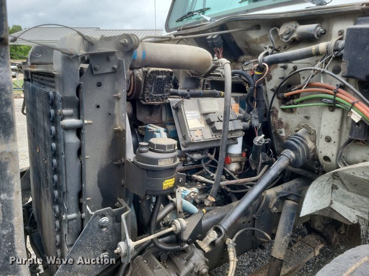 image for item DR4816 2000 International  4900 oil distributor truck