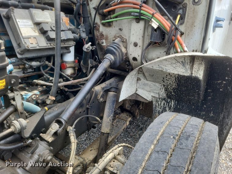 image for item DR4816 2000 International  4900 oil distributor truck