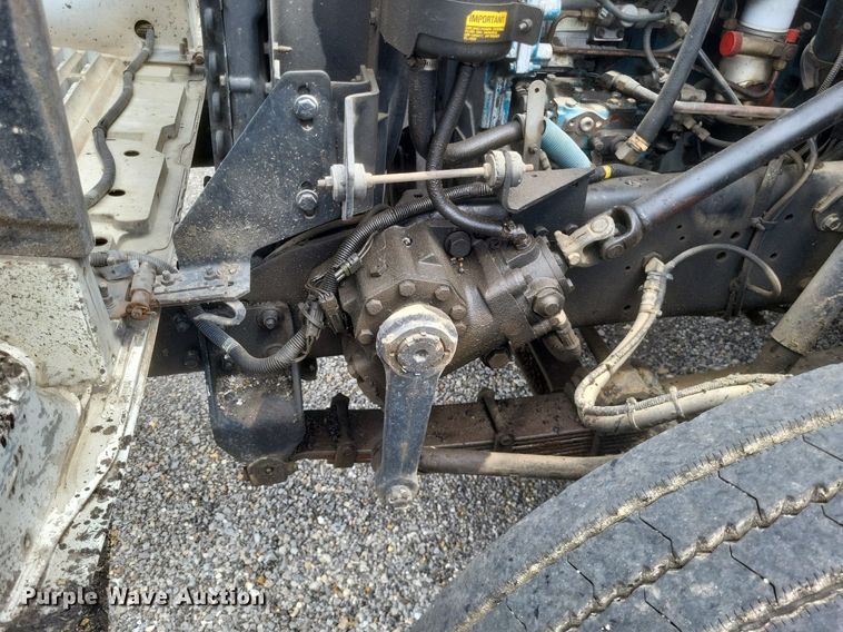 image for item DR4816 2000 International  4900 oil distributor truck