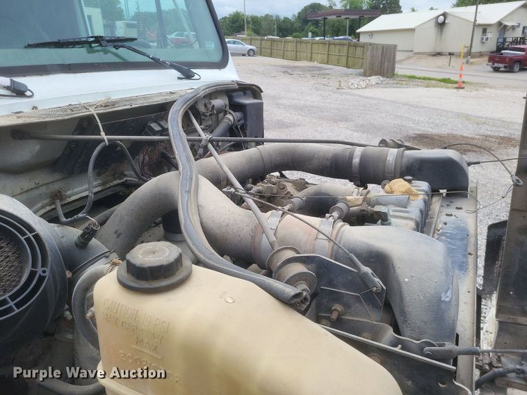 image for item DR4816 2000 International  4900 oil distributor truck