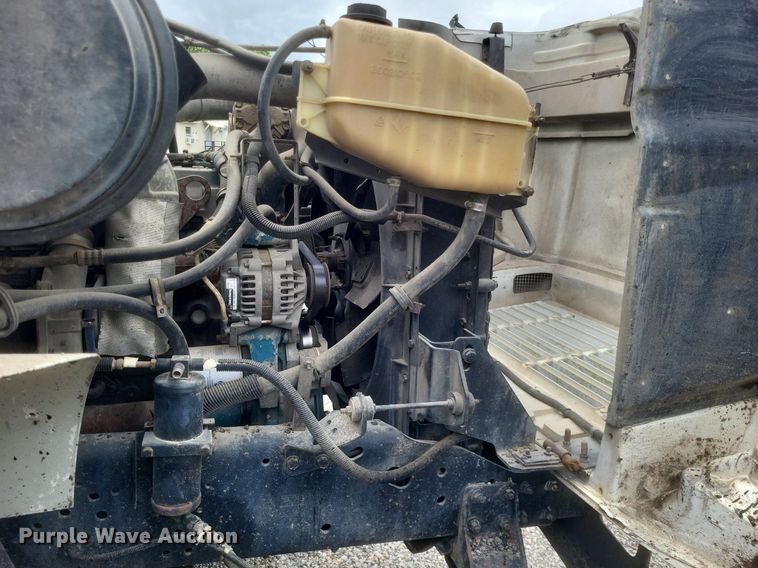 image for item DR4816 2000 International  4900 oil distributor truck