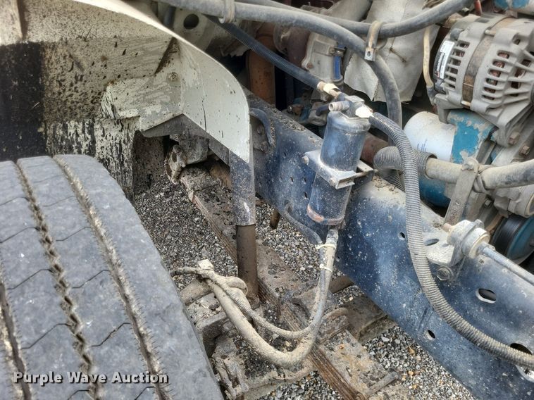 image for item DR4816 2000 International  4900 oil distributor truck