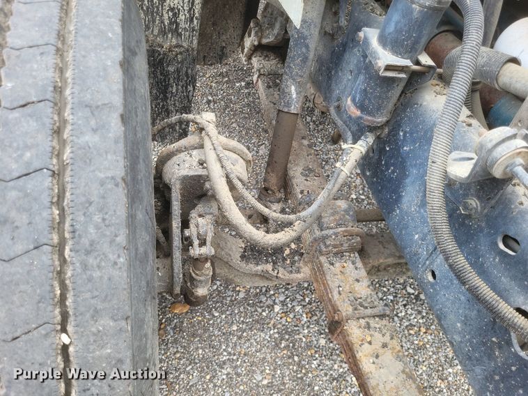 image for item DR4816 2000 International  4900 oil distributor truck