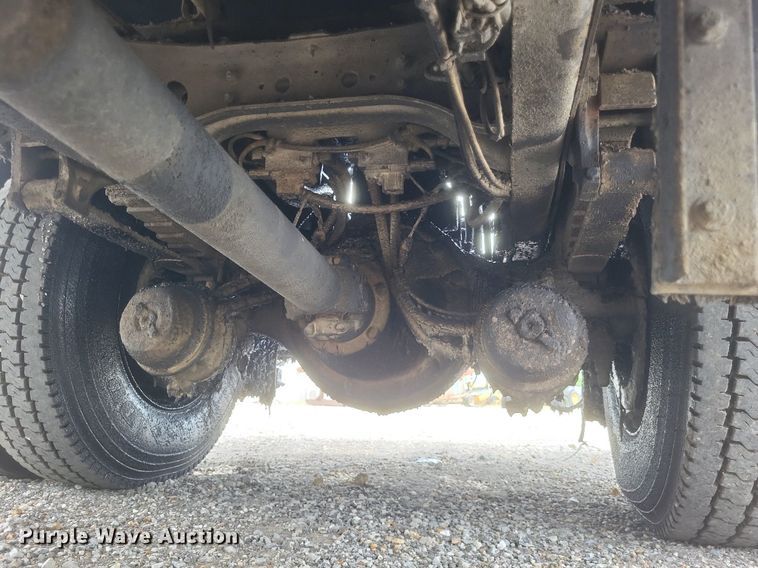 image for item DR4816 2000 International  4900 oil distributor truck