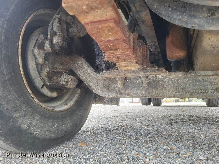 image for item DR4816 2000 International  4900 oil distributor truck