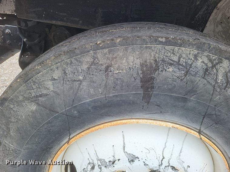 image for item DR4816 2000 International  4900 oil distributor truck