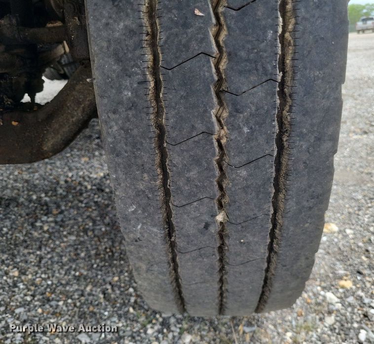 image for item DR4816 2000 International  4900 oil distributor truck