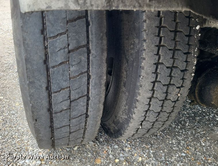 image for item DR4816 2000 International  4900 oil distributor truck