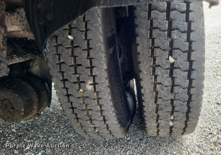 image for item DR4816 2000 International  4900 oil distributor truck