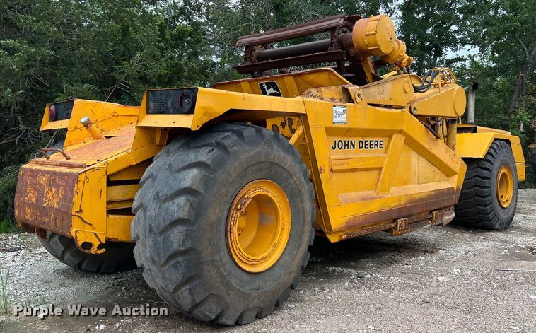 image for item DS3109 1989 John Deere  862B elevating scraper