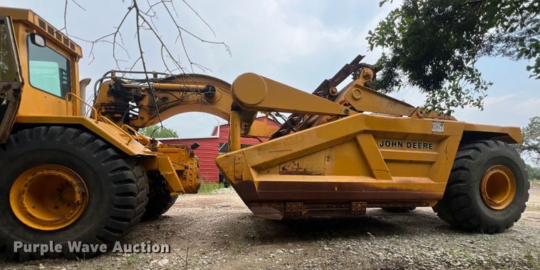 image for item DS3109 1989 John Deere  862B elevating scraper