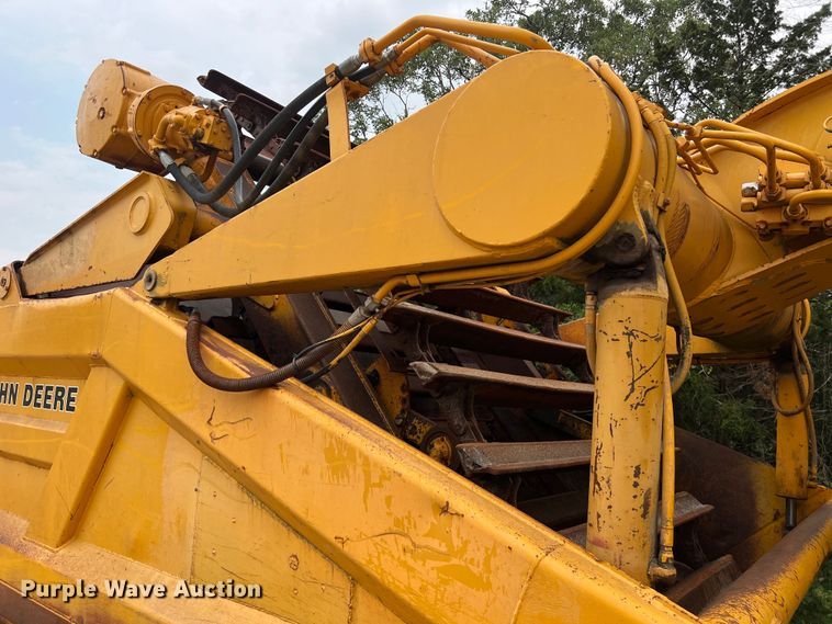 image for item DS3109 1989 John Deere  862B elevating scraper