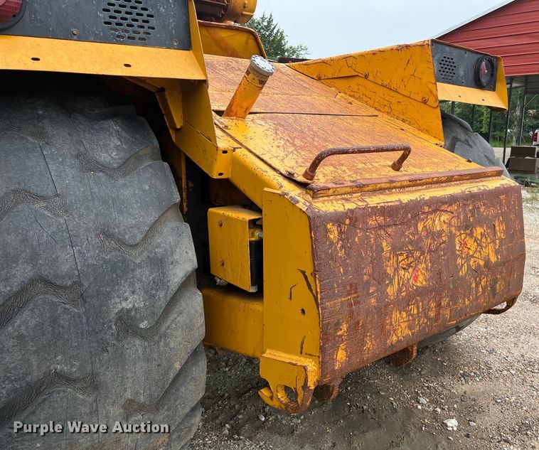 image for item DS3109 1989 John Deere  862B elevating scraper