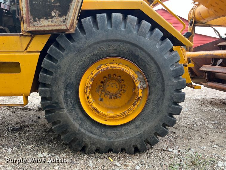 image for item DS3109 1989 John Deere  862B elevating scraper