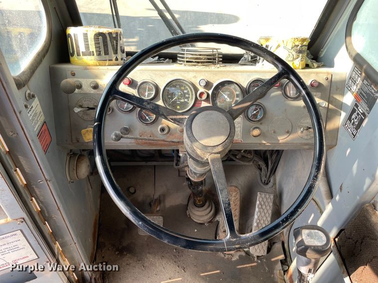 image for item DS5509 1994 Gradall XL4100 wheeled excavator