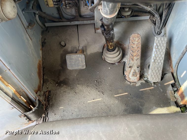 image for item DS5509 1994 Gradall XL4100 wheeled excavator