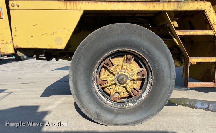 image for item DS5509 1994 Gradall XL4100 wheeled excavator