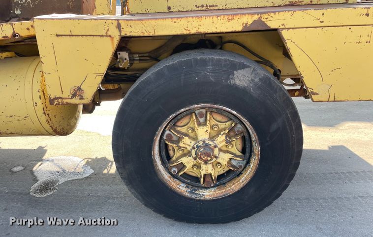 image for item DS5509 1994 Gradall XL4100 wheeled excavator