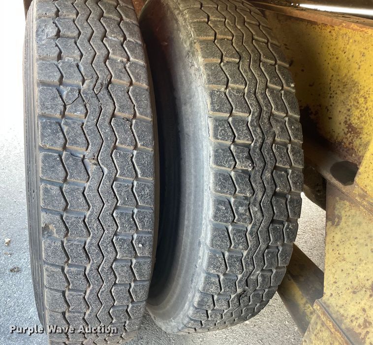 image for item DS5509 1994 Gradall XL4100 wheeled excavator