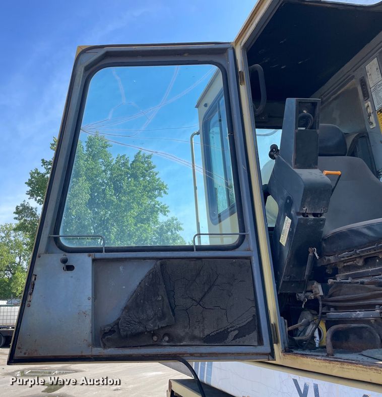 image for item DS5510 1997 Gradall XL4100 wheeled excavator