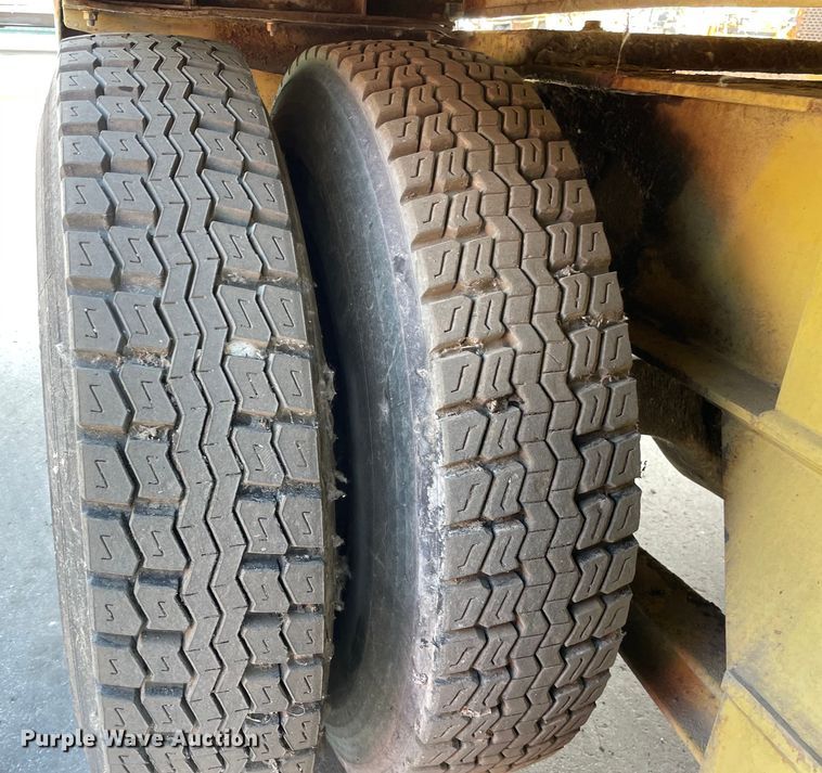 image for item DS5510 1997 Gradall XL4100 wheeled excavator