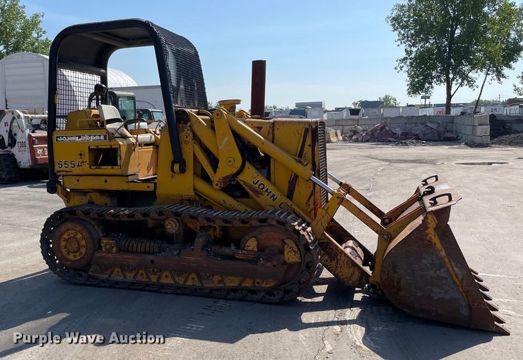 image for item DS5511 1975 John Deere  555-A track loader