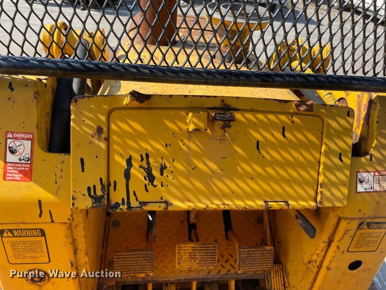 image for item DS5511 1975 John Deere  555-A track loader