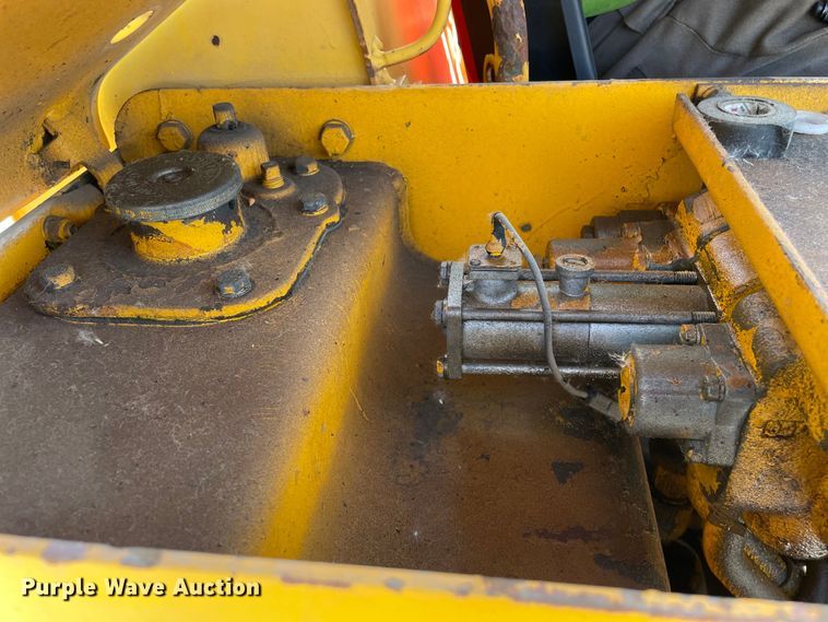 image for item DS5511 1975 John Deere  555-A track loader