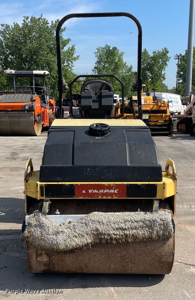 image for item DS5513 Dynapac CC122 double drum vibratory roller