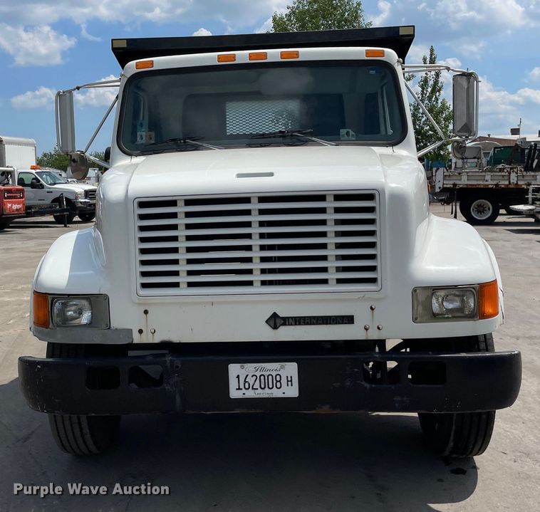 image for item DS5518 1996 International  4700 dump truck