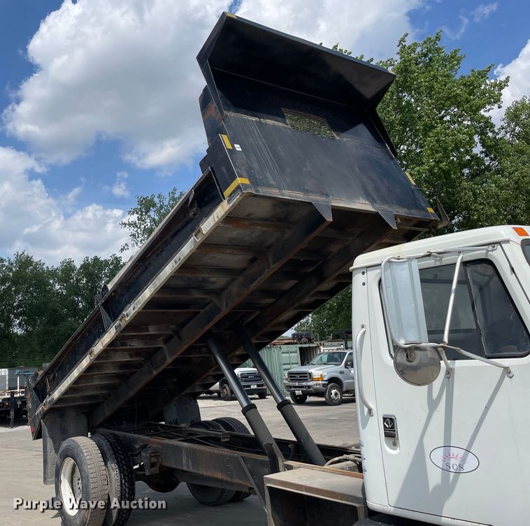image for item DS5518 1996 International  4700 dump truck