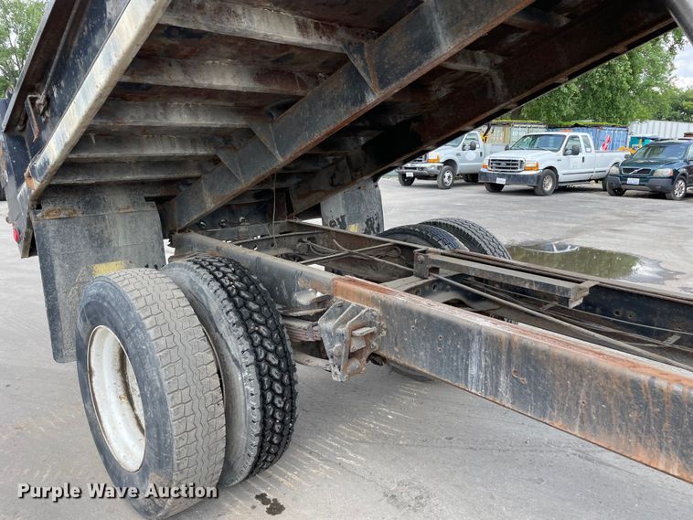 image for item DS5518 1996 International  4700 dump truck
