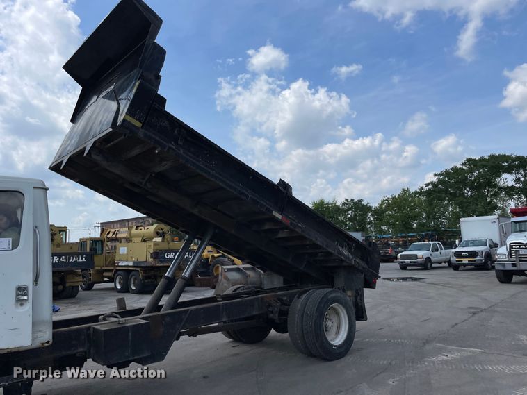 image for item DS5518 1996 International  4700 dump truck