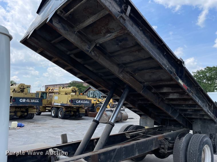 image for item DS5518 1996 International  4700 dump truck