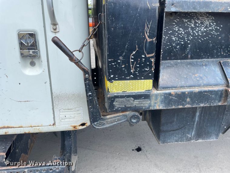 image for item DS5518 1996 International  4700 dump truck