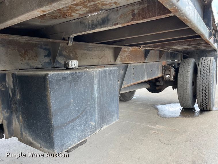 image for item DS5518 1996 International  4700 dump truck