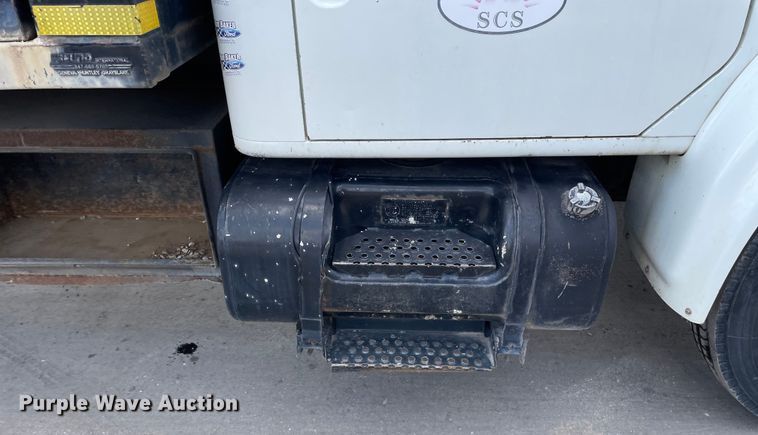 image for item DS5518 1996 International  4700 dump truck