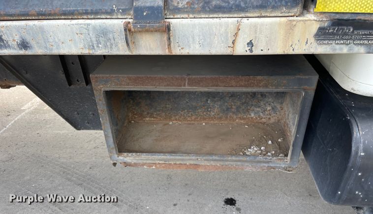 image for item DS5518 1996 International  4700 dump truck