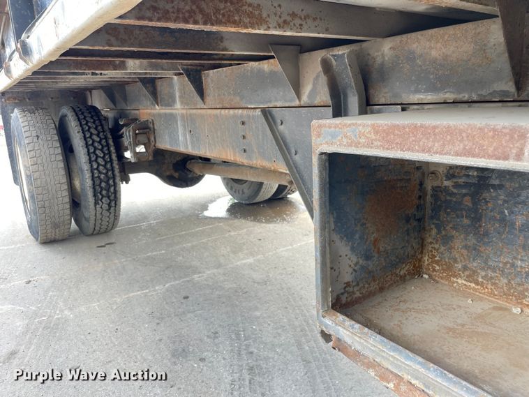 image for item DS5518 1996 International  4700 dump truck