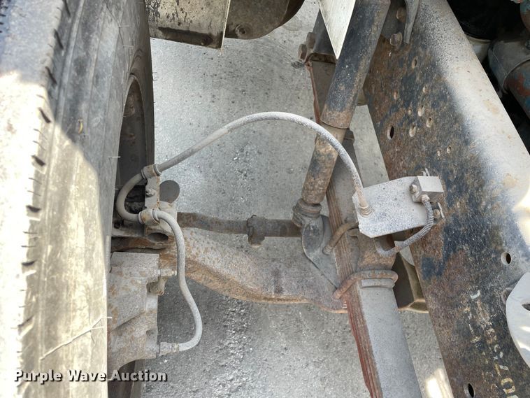 image for item DS5518 1996 International  4700 dump truck