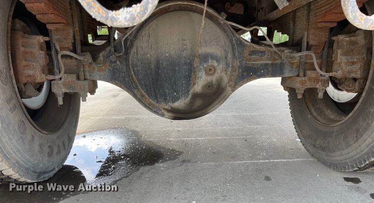 image for item DS5518 1996 International  4700 dump truck