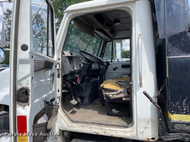 image for item DS5518 1996 International  4700 dump truck