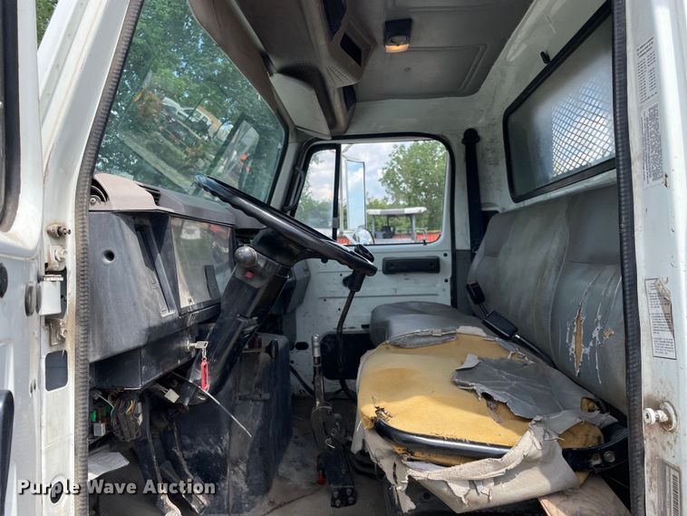 image for item DS5518 1996 International  4700 dump truck