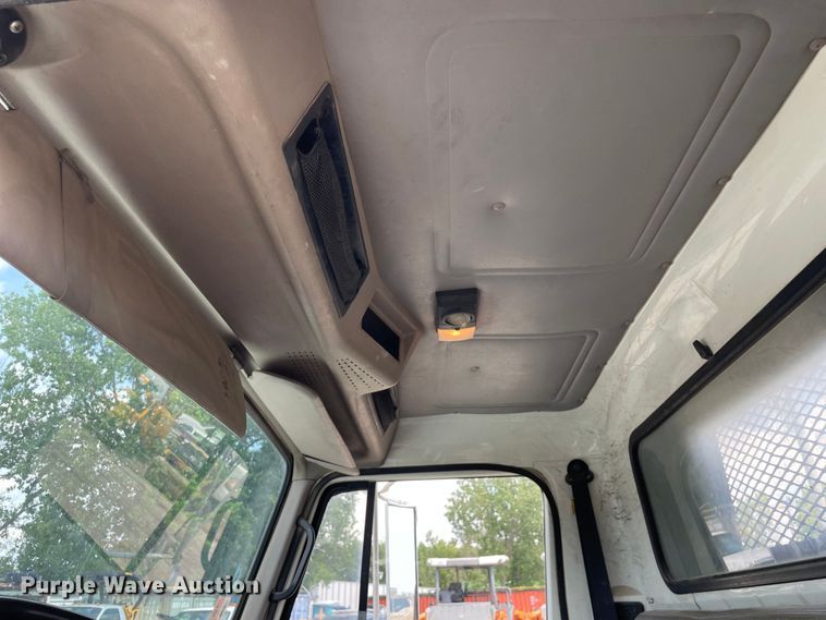 image for item DS5518 1996 International  4700 dump truck