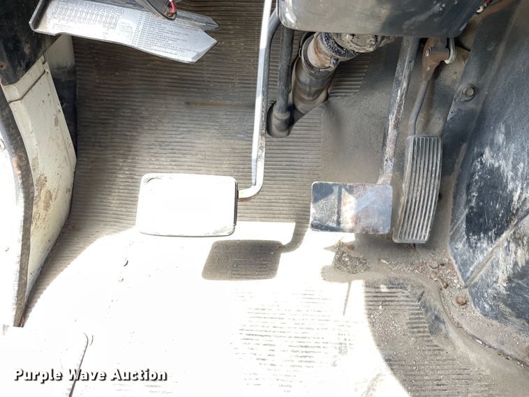 image for item DS5518 1996 International  4700 dump truck