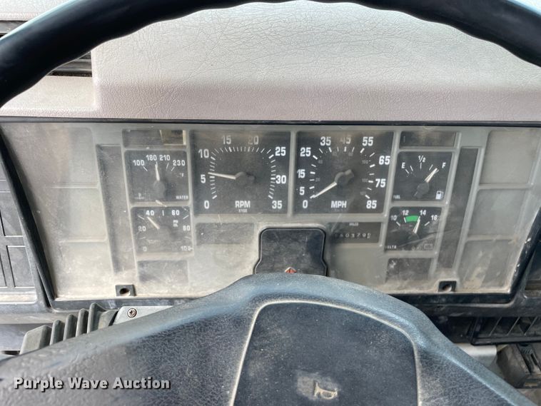 image for item DS5518 1996 International  4700 dump truck