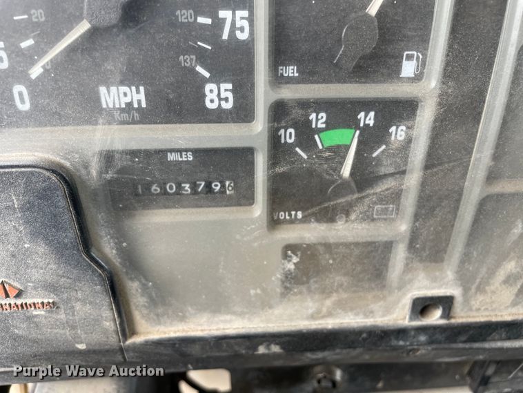 image for item DS5518 1996 International  4700 dump truck