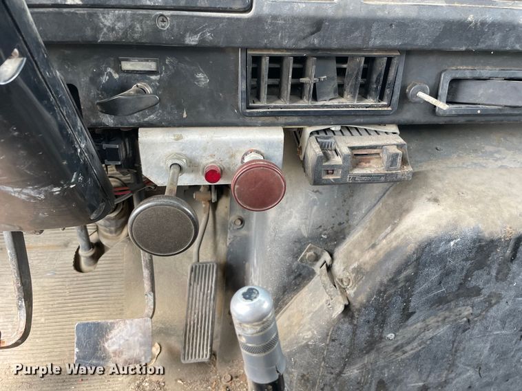 image for item DS5518 1996 International  4700 dump truck